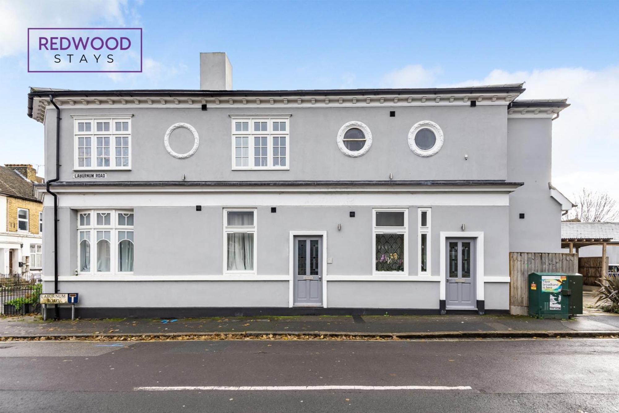 1 Bed 1 Bath Town Center Apartments For Corporates & Contractors, Wifi, Netflix And Parking On Selected Units By Redwood Stays Олдершот Екстер'єр фото