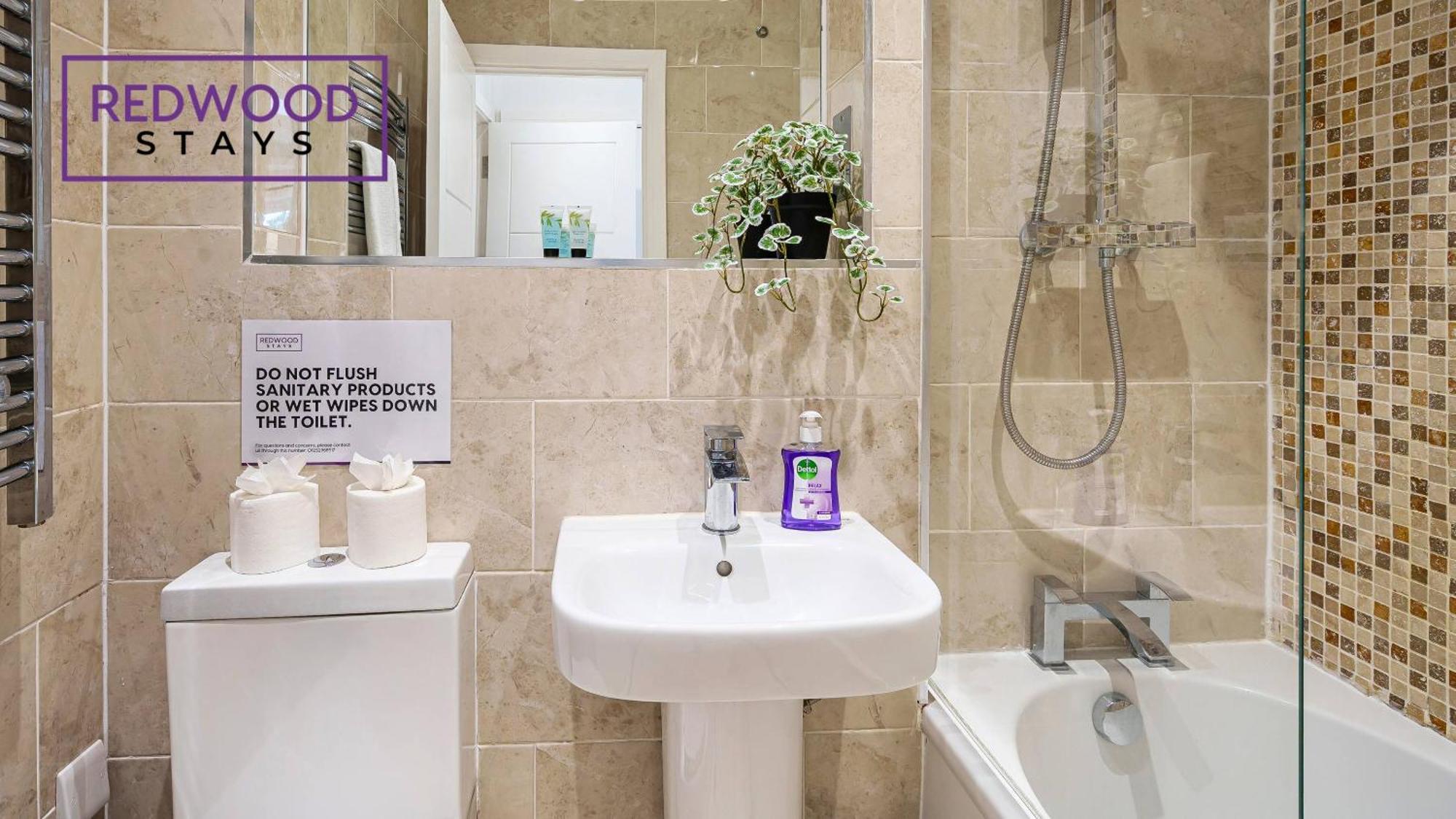 1 Bed 1 Bath Town Center Apartments For Corporates & Contractors, Wifi, Netflix And Parking On Selected Units By Redwood Stays Олдершот Екстер'єр фото